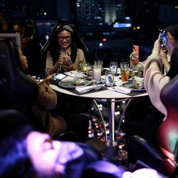 Lagi Tren, Ini Harga Paket Sekali Makan di Lounge in The Sky