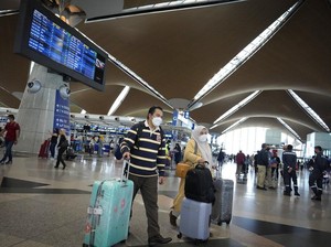 Warga Malaysia Borong Masker gegara COVID Ngegas Lagi