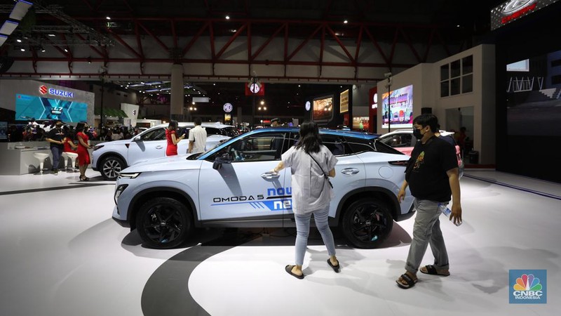Cherry di acara Indonesia Internasional Motor Show (IIMS) di JI-Expo Kemayoran, Jakarta, Jumat, (1/4/2022).  Mobil keluaran China mengumumkan resmi kembali ke Indonesia, setelah sempat menghilang 10 tahun. (CNBC Indonesia/ Tri Susilo)