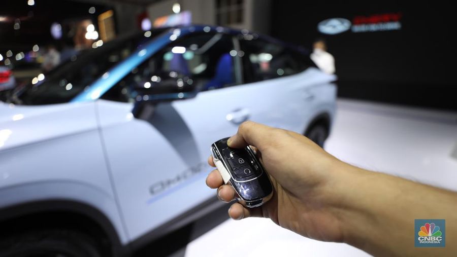 Cherry di acara Indonesia Internasional Motor Show (IIMS) di JI-Expo Kemayoran, Jakarta, Jumat, (1/4/2022).  Mobil keluaran China mengumumkan resmi kembali ke Indonesia, setelah sempat menghilang 10 tahun. (CNBC Indonesia/ Tri Susilo)