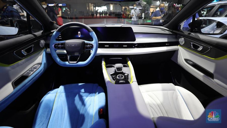 Cherry di acara Indonesia Internasional Motor Show (IIMS) di JI-Expo Kemayoran, Jakarta, Jumat, (1/4/2022).  Mobil keluaran China mengumumkan resmi kembali ke Indonesia, setelah sempat menghilang 10 tahun. (CNBC Indonesia/ Tri Susilo)