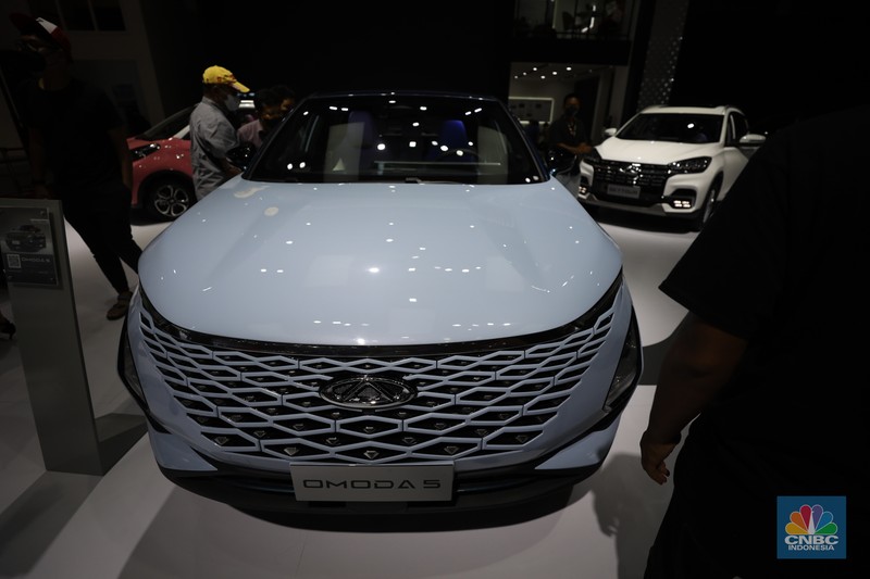 Cherry di acara Indonesia Internasional Motor Show (IIMS) di JI-Expo Kemayoran, Jakarta, Jumat, (1/4/2022).  Mobil keluaran China mengumumkan resmi kembali ke Indonesia, setelah sempat menghilang 10 tahun. (CNBC Indonesia/ Tri Susilo)