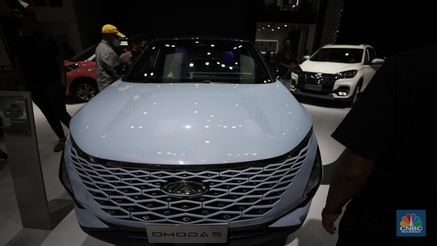 Cherry di acara Indonesia Internasional Motor Show (IIMS) di JI-Expo Kemayoran, Jakarta, Jumat, (1/4/2022).  Mobil keluaran China mengumumkan resmi kembali ke Indonesia, setelah sempat menghilang 10 tahun. (CNBC Indonesia/ Tri Susilo)
