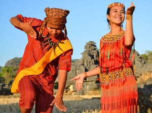 Mengenal Pakaian Adat Khas Toraja untuk Pria Seppa Tallung Buku