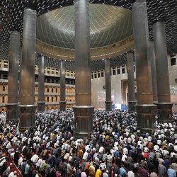 Sahur Yuk, Berikut Jadwal Imsak & Subuh Hari ini 1 Mei 2022