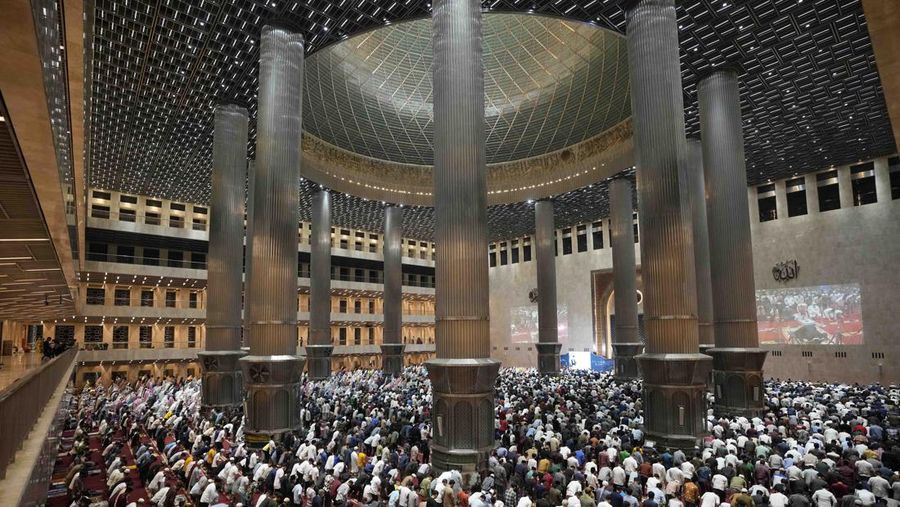 Men perform prayers on the eve of the holy fasting month of Ramadan at Istiqlal Mosque in Jakarta, Indonesia, Saturday, April 2, 2022. (AP Photo/Dita Alangkara)