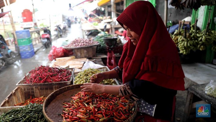 Kesibukan aktivitas pembeli dan pedagang di Pasar Tradisional Kranji, Bekasi, Jawa Barat, Sabtu, 2/4. Jelang memasuki Ramadhan pada esok hari harga sayuran mengalami kenaikan. (Cnbc Indonesia/Muhammad Sabki) Kesibukan aktivitas pembeli dan pedagang di Pasar Tradisional Kranji, Bekasi, Jawa Barat, Sabtu, 2/4. Jelang memasuki Ramadhan pada esok hari harga sayuran mengalami kenaikan. (Cnbc Indonesia/Muhammad Sabki)