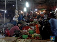Derita Pekerja RI: Gaji Naik Dikit, Habis Buat Sembako...