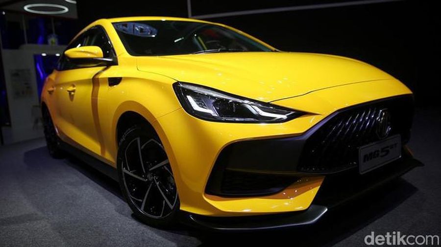 Mobil Listrik Hyundai IONIQ 5 Produksi Indonesia yang di pamerkan dalam ajang Indonesia International Motor Show (IIMS) 2022 di JIExpo-Kemayoran, Kamis (31/3/2022). IONIQ 5 merupakan mobil listrik yang diproduksi di pabrik Hyundai di Cikarang, Jawa Barat.  (CNBC Indonesia/ Tri Susilo).