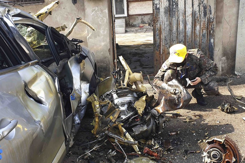 SOUTHKOREA-JETCRASH/ Debris of South Korean air force planes that collided mid-air during a training exercise, is seen in Sacheon, South Korea, April 1, 2022. Yonhap via REUTERS ATTENTION EDITORS - THIS IMAGE HAS BEEN SUPPLIED BY A THIRD PARTY. SOUTH KOREA OUT. NO RESALES. NO ARCHIVE.