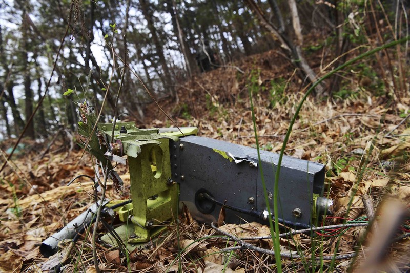 SOUTHKOREA-JETCRASH/ Debris of South Korean air force planes that collided mid-air during a training exercise, is seen in Sacheon, South Korea, April 1, 2022. Yonhap via REUTERS ATTENTION EDITORS - THIS IMAGE HAS BEEN SUPPLIED BY A THIRD PARTY. SOUTH KOREA OUT. NO RESALES. NO ARCHIVE.
