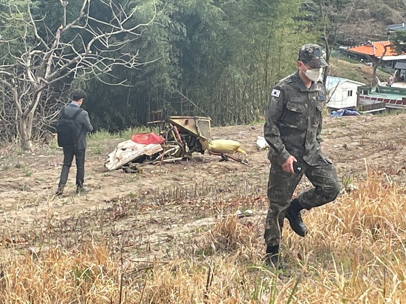 SOUTHKOREA-JETCRASH/ Debris of South Korean air force planes that collided mid-air during a training exercise, is seen in Sacheon, South Korea, April 1, 2022. Yonhap via REUTERS ATTENTION EDITORS - THIS IMAGE HAS BEEN SUPPLIED BY A THIRD PARTY. SOUTH KOREA OUT. NO RESALES. NO ARCHIVE.