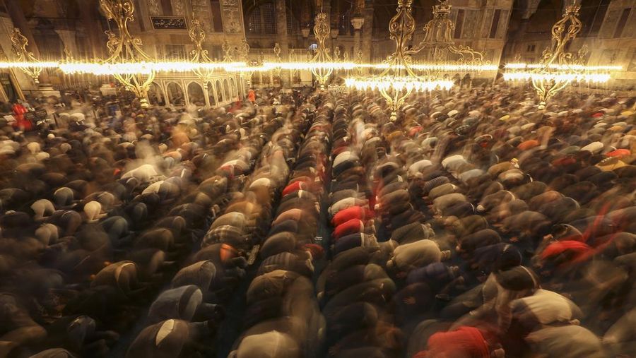 Muslim worshippers perform a night prayer called 'tarawih' during the eve of the first day of the Muslim holy fasting month of Ramadan in Turkey at Hagia Sophia mosque in Istanbul, Turkey, Friday, April 1, 2022. (AP Photo/Emrah Gurel)