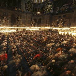 Merinding! Ini Suasana Hagia Sophia yang Gelar Tarawih Lagi