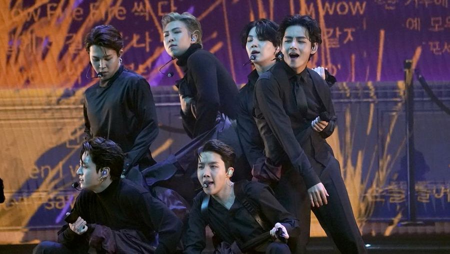 BTS menampilkan 