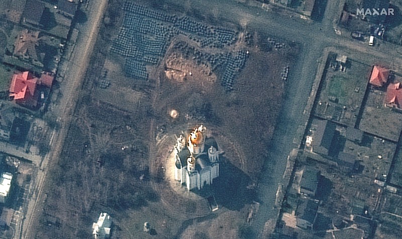 Gambar satelit menunjukkan situs kuburan dengan parit sepanjang sekitar 45 kaki (sekitar 13,7 meter) di bagian barat daya daerah dekat Gereja St. Andrew dan Pyervozvannoho All Saints, di Bucha, Ukraina, (via REUTERS/MAXAR TECHNOLOGIES) Gambar satelit menunjukkan situs kuburan dengan parit sepanjang sekitar 45 kaki (sekitar 13,7 meter) di bagian barat daya daerah dekat Gereja St. Andrew dan Pyervozvannoho All Saints, di Bucha, Ukraina, (via REUTERS/MAXAR TECHNOLOGIES)