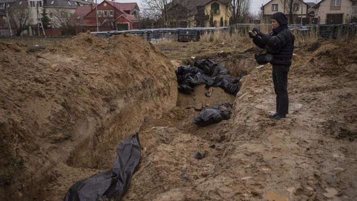 Kuburan masal di Bucha, Ukraina (AP/Vadim Ghirda)