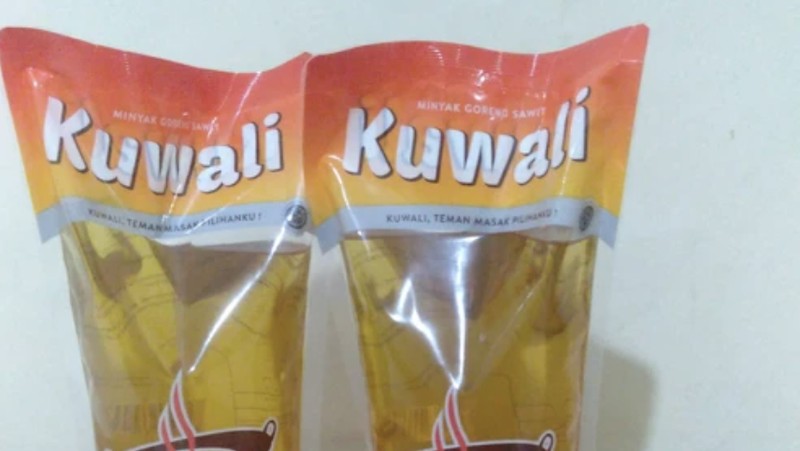 Minyak goreng Fitri 1liter/ minyak tropical 1liter (Tangkapan layar Tokopedia)