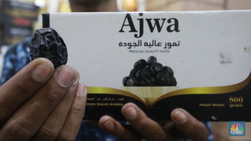 Aktivis Greenpeace hadang kapal berlogo Pertamina. (Tangkapan layar situs resmi Greenpeace)