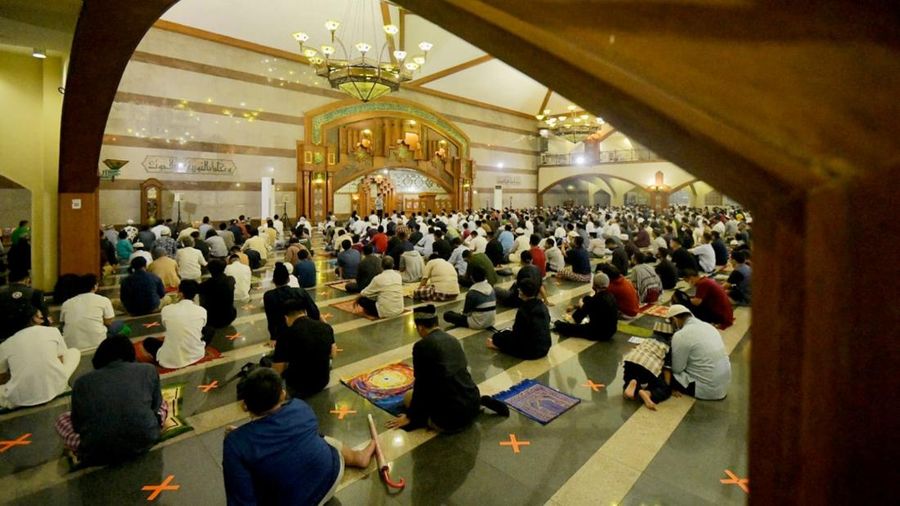 Salat di Masjid (Dok Pemprov Jabar)