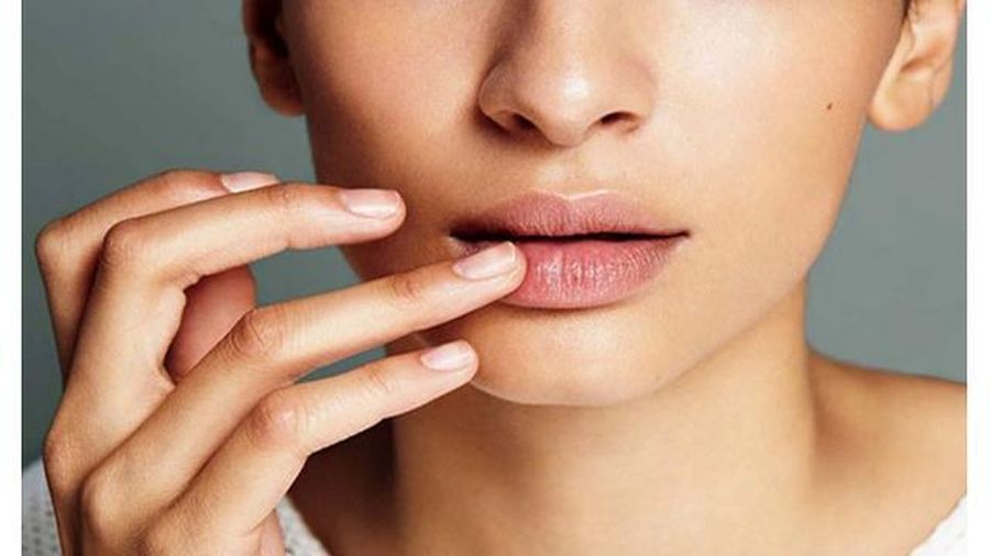 Ilustrasi bibir kering (Freepik)