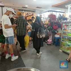 Mal Mangga Dua 'Bangkit dari Kubur', Ramai Tas Mudik Laris!