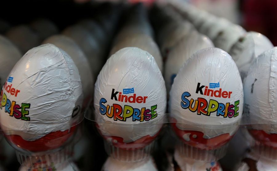 Telur coklat Kinder Surprise (REUTERS/Caren Firouz/File Photo)