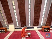 Potret-Potret Masjid Segitiga Desain Ridwan Kamil di Jakarta