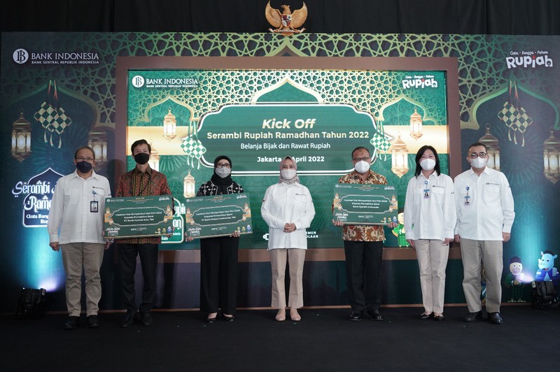 Bank Indonesia (BI) dan PT Bank Rakyat Indonesia (Persero) Tbk melakukan kolaborasi dalam pelayanan penukaran uang rupiah di Jakarta selama bulan suci Ramadan 1443 H. (Dok: BRI) Bank Indonesia (BI) dan PT Bank Rakyat Indonesia (Persero) Tbk melakukan kolaborasi dalam pelayanan penukaran uang rupiah di Jakarta selama bulan suci Ramadan 1443 H. (Dok: BRI)