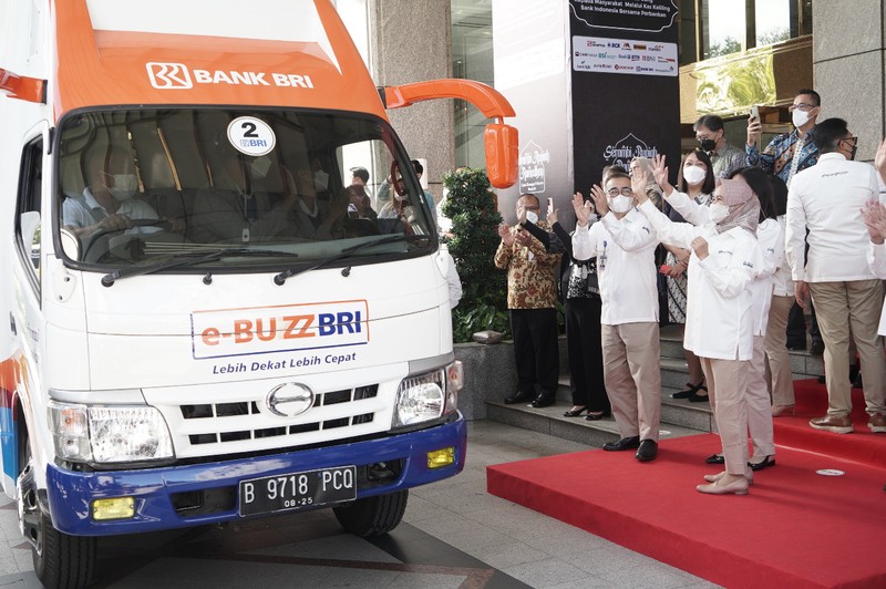 Bank Indonesia (BI) dan PT Bank Rakyat Indonesia (Persero) Tbk melakukan kolaborasi dalam pelayanan penukaran uang rupiah di Jakarta selama bulan suci Ramadan 1443 H. (Dok: BRI) Bank Indonesia (BI) dan PT Bank Rakyat Indonesia (Persero) Tbk melakukan kolaborasi dalam pelayanan penukaran uang rupiah di Jakarta selama bulan suci Ramadan 1443 H. (Dok: BRI)