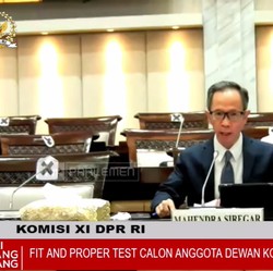 OJK Pilih Senjata Ini Hadapi Perfect Storm Ekonomi Dunia