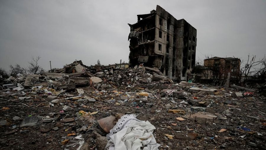 Kota Borodyan hancur setelah serangan Rusia. (REUTERS/GLEB GARANICH)