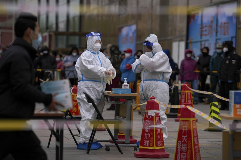 Lonjakan kasus covid-19 di China (AP/Andy Wong) Lonjakan kasus covid-19 di China (AP/Andy Wong)