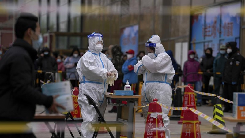 Lonjakan kasus covid-19 di China (AP/Andy Wong)