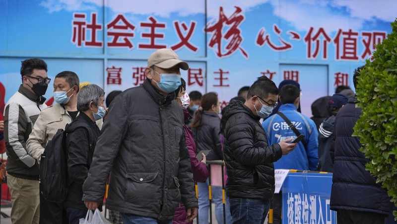 Lonjakan kasus covid-19 di China (AP/Andy Wong)