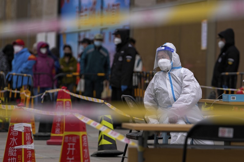 Lonjakan kasus covid-19 di China (AP/Andy Wong) Lonjakan kasus covid-19 di China (AP/Andy Wong)