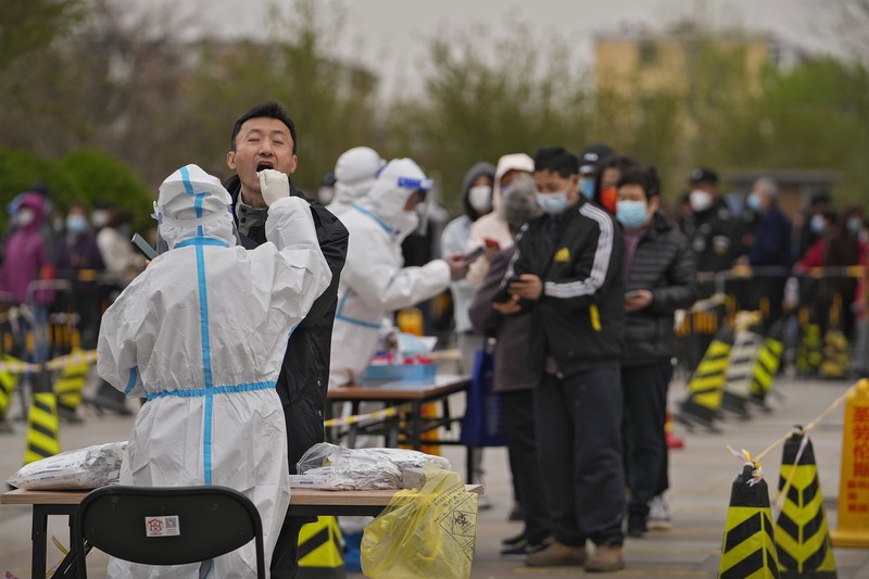 Lonjakan kasus covid-19 di China (AP/Andy Wong) Lonjakan kasus covid-19 di China (AP/Andy Wong)