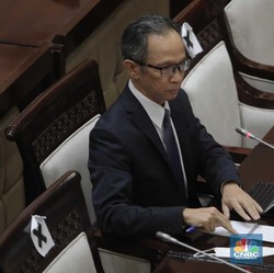 Ikut Seleksi OJK, Posisi Wamenlu Tak Penting ya Pak Mahendra?