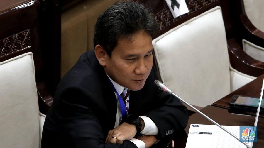 Mirza Adityaswara (CNBC Indonesia/Muhammad Sabki)