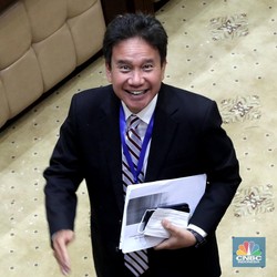 Jadi Dewan Komisioner OJK, Mirza Adityaswara Mundur dari OVO