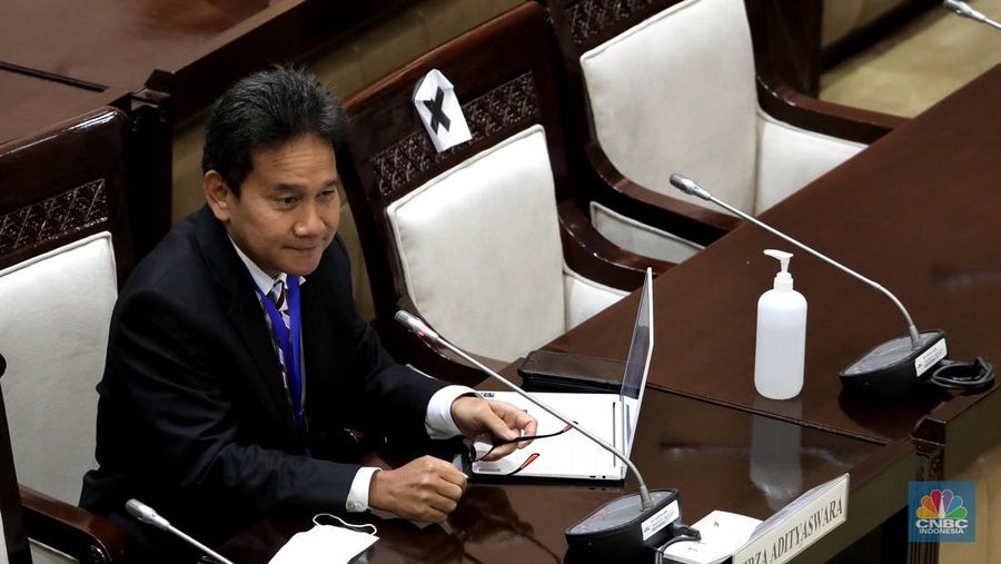 Mirza Adityaswara (CNBC Indonesia/Muhammad Sabki)