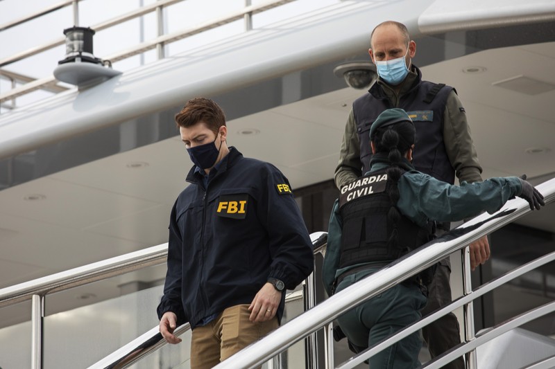 Penjaga Sipil berdiri di dekat kapal pesiar bernama Tango di Palma de Mallorca, Spanyol, Senin 4 April 2022. Agen federal AS dan Penjaga Sipil Spanyol sedang menggeledah kapal pesiar milik oligarki Rusia. (AP/Francisco Ubilla) Penjaga Sipil berdiri di dekat kapal pesiar bernama Tango di Palma de Mallorca, Spanyol, Senin 4 April 2022. Agen federal AS dan Penjaga Sipil Spanyol sedang menggeledah kapal pesiar milik oligarki Rusia. (AP/Francisco Ubilla)