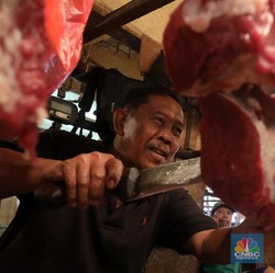 Derita Pedagang: Daging Tembus Rp 150 Ribu, Diprotes Ibu-Ibu!