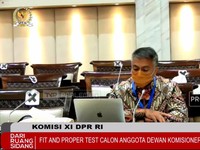 Strategi Perlindungan Konsumen Darwin Cyril di Bursa DK OJK