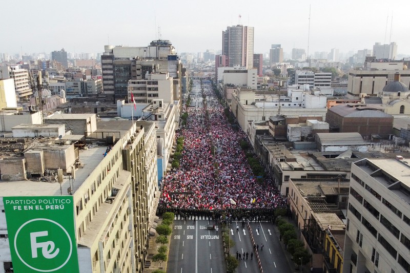 Warga Peru melanjutkan gelombang protes terhadap lonjakan cepat harga bahan bakar dan pupuk yang dipicu oleh invasi Rusia di Ukraina. (REUTERS/ANGELA PONCE) Warga Peru melanjutkan gelombang protes terhadap lonjakan cepat harga bahan bakar dan pupuk yang dipicu oleh invasi Rusia di Ukraina. (REUTERS/ANGELA PONCE)