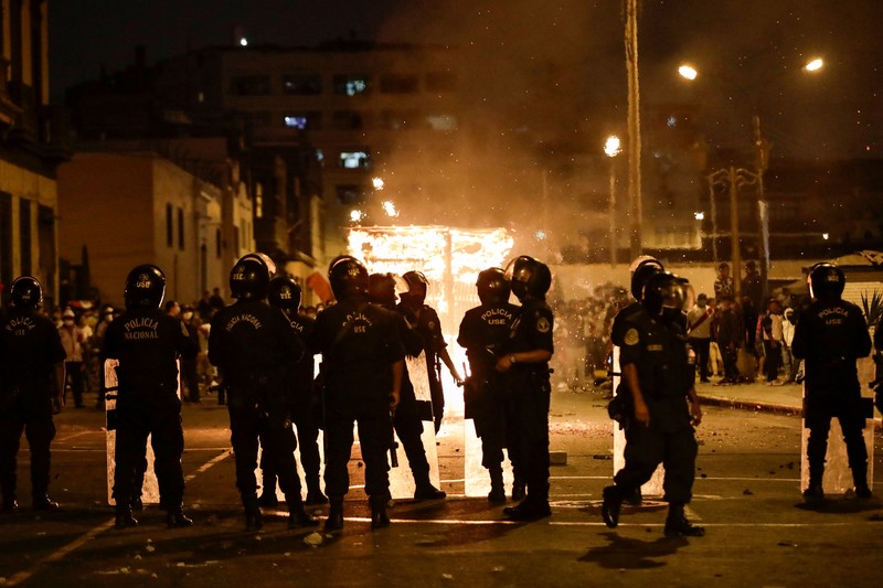 Warga Peru melanjutkan gelombang protes terhadap lonjakan cepat harga bahan bakar dan pupuk yang dipicu oleh invasi Rusia di Ukraina. (REUTERS/ANGELA PONCE)