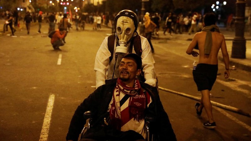 Warga Peru melanjutkan gelombang protes terhadap lonjakan cepat harga bahan bakar dan pupuk yang dipicu oleh invasi Rusia di Ukraina. (REUTERS/ANGELA PONCE)