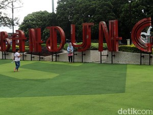Wisata Alun-alun Bandung: Sejarah, Fasilitas, hingga Harga Tiket