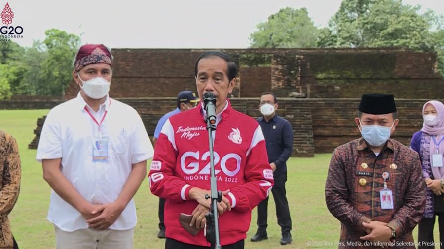Keterangan Pers Presiden Jokowi Saat Tinjau Candi Kedaton Muaro Jambi, Jambi, 7 April 2022