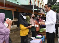 BLT Minyak Goreng Cair Rp 300 Ribu, Boleh Dipakai Beli Beras?